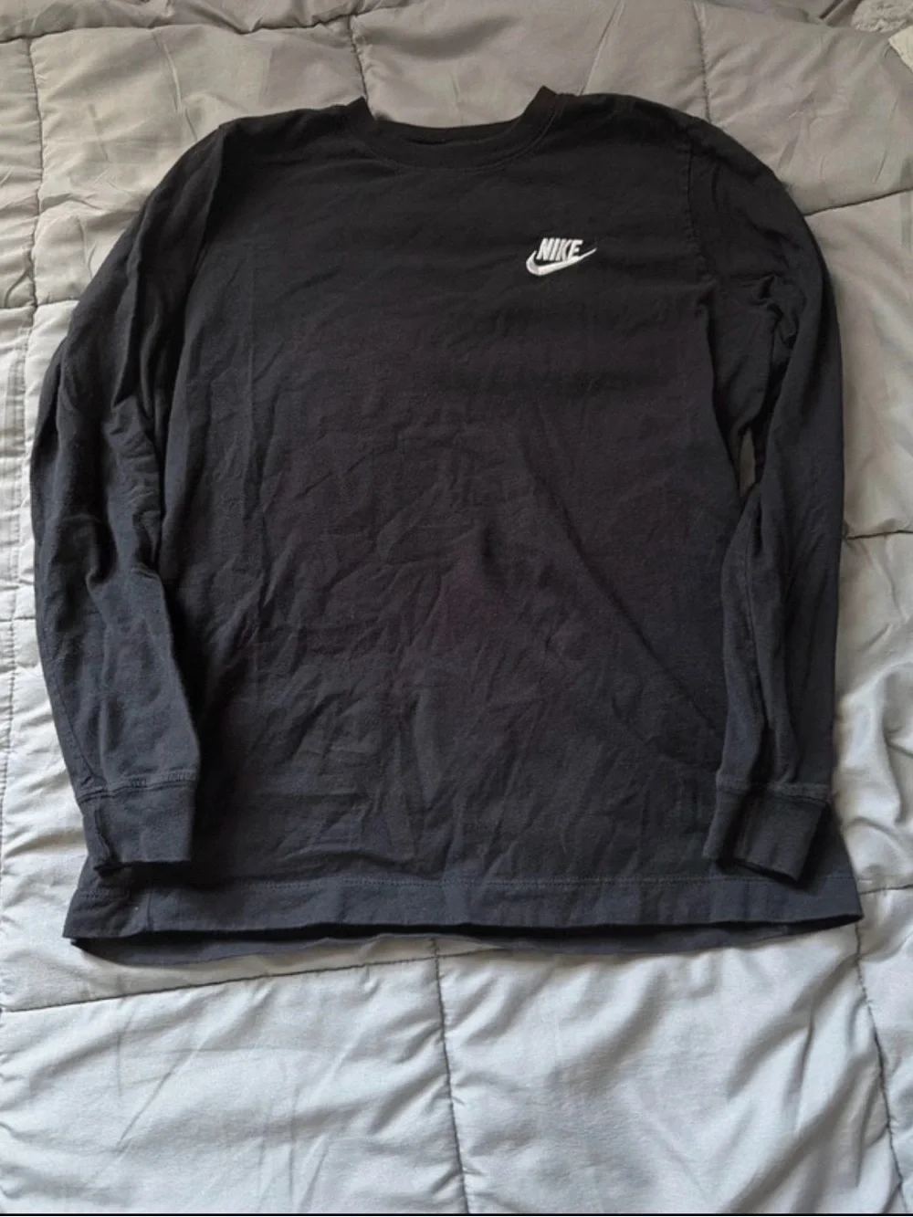 Nike Men's Black Long-Sleeve Crewneck Shirt